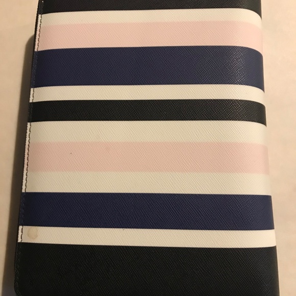 Kate Spade ZIP Around Organizer brand new. Never used. With tags. - Picture 4 of 10